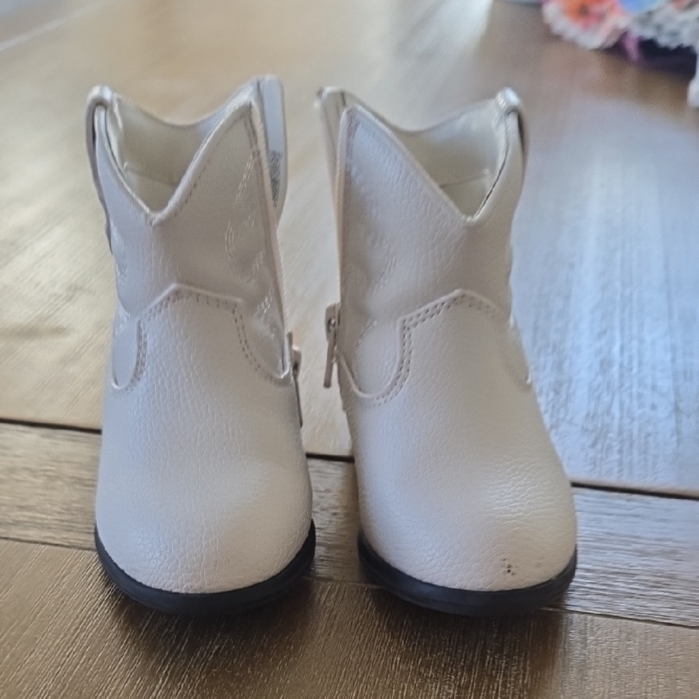 Cat & Jack Kids' Cream Boots